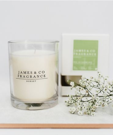 Ароматна свещ No. 14 Jasmine, с нотки на жасмин, зюмбюл, божур, ванилия и мускус