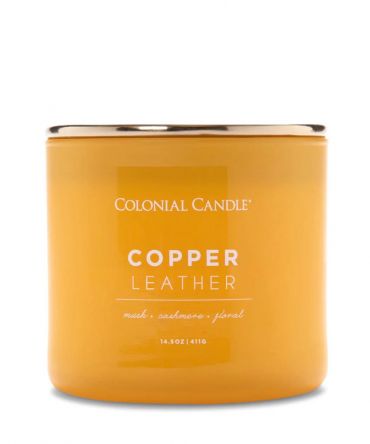 Ароматна свещ Copper Leather с аромат на мускус, кашмир и цветя. Произведена в САЩ.