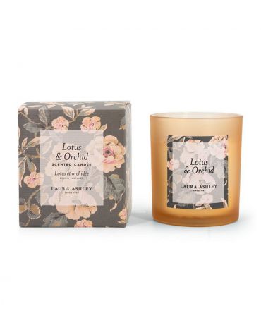 Ароматна свещ Laura Ashley Lotus & Orchid / Лотус и орхидея в кутия за подарък