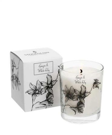 Ароматна свещ в стъклена чаша с аромат на джинджифил и бяла лилия