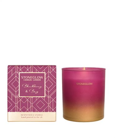 Празнична ароматна свещ с аромат на къпина и дафинов лист, романтичен подарък за Коледа.
