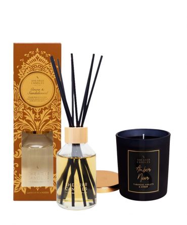 Комплект за подарък Ароматна свещ Amber Noir и Ароматизатор - дифузер с клечици и ароматни масла Cocoa & Sandalwood, подходящ подарък за мъж